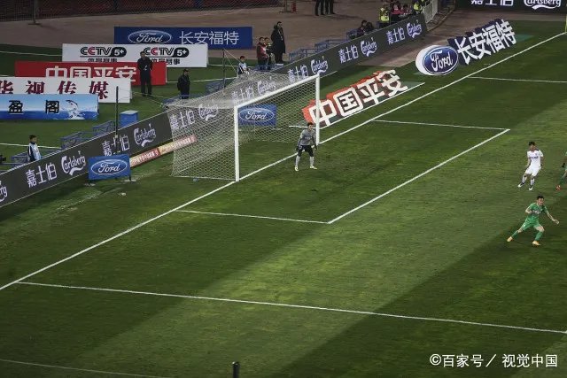 在足坛有哪些球员在罚点球时，有特别的罚球方式？