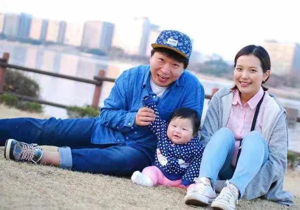 新生人口断崖式下跌，韩国刷新世界最低生育率纪录，这是受哪些因素所影响？