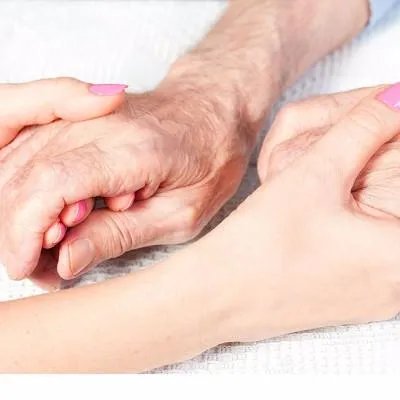 手指甲上有小坑是怎么了