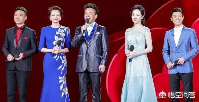 如何评价董卿的长相?