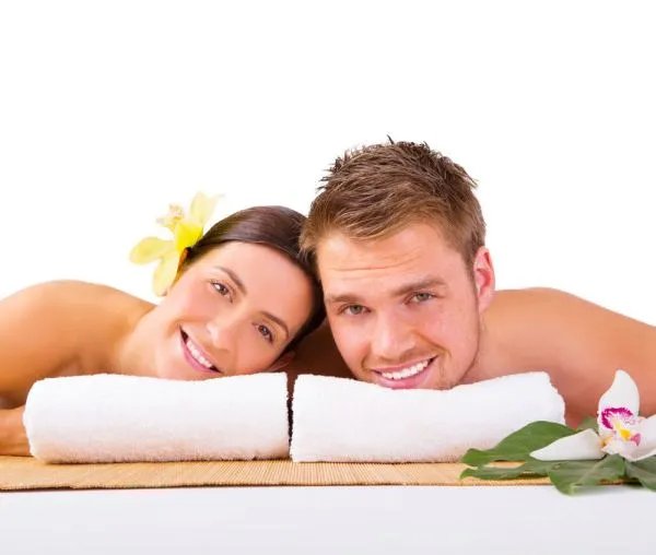 俄罗斯男子将女友扔垃圾桶,具体有何细节?