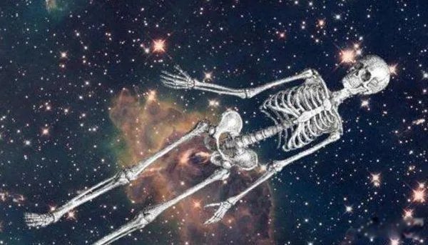 宇航员太空拍摄到浮尸 太空真实浮尸照片宇航员图片