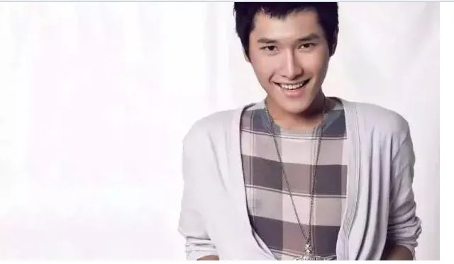 郭敬明事件为何是陈学冬和朱梓骁轮番上热搜？