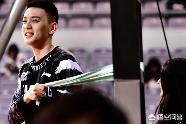 辽篮队长杨鸣正式宣布退役，如何评价杨鸣的职业生涯？