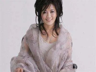 求歌名！只知道一句歌词！好像是：姐儿头上带着杜鹃花！