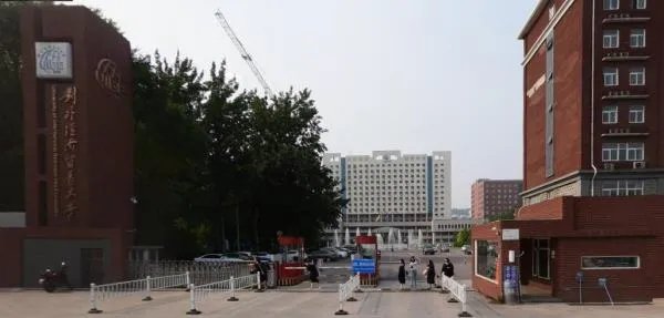 芍药居地铁站出口