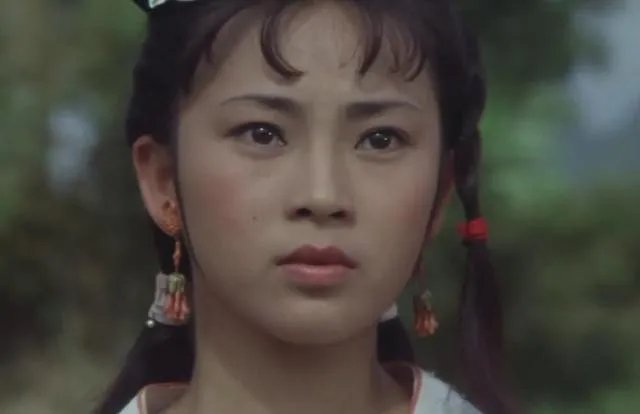 黄秋燕身高年轻时候照片？