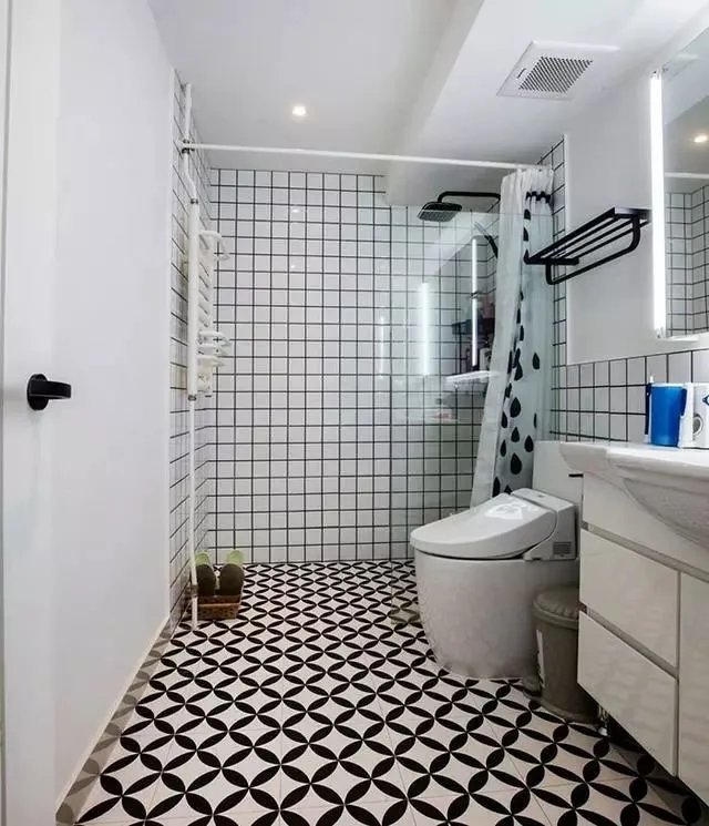 家多福装饰 | 老公不做吊顶，客厅与阳台打通，只花了10万，邻居纷纷上门请教！