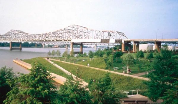 路易斯维尔市被打事件,能看出美国社会是什么怎样的?