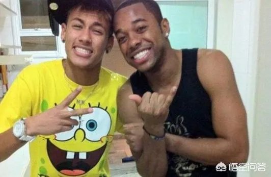 内马尔和巅峰时期的罗比尼奥谁厉害？