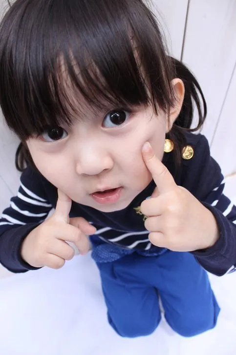 经常被人做成头像的网络女红人 除了张依依 还有谁？如果顺便就连名字带图片发给我呗、 真的紧急需要