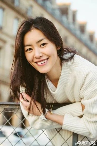 中国超模刘雯个人资料简介及微博,模特刘雯图片?