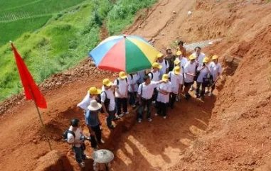 江苏连云港出土一具女尸，打开棺材时尸体发出怪声