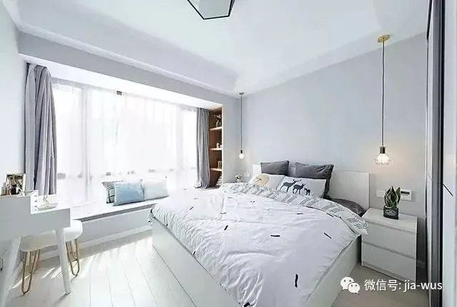 卧室梳妆台应该怎么放?这几点告诉你