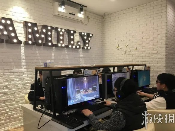 上海最牛网吧：通宵120元/晚 设“王思聪土豪包厢”