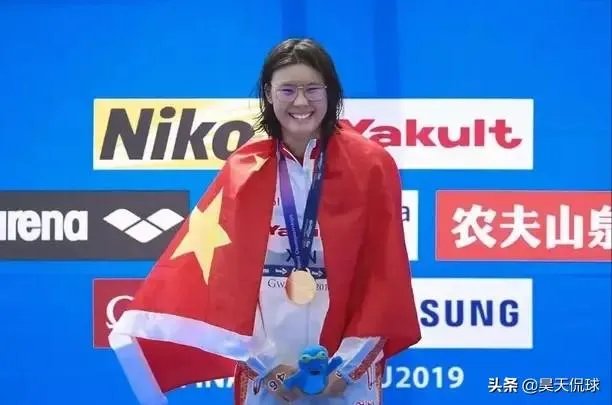 光州游泳世锦赛-正在泳池训练的孙杨听到场馆响起国歌声，接下来发生了什么事情？