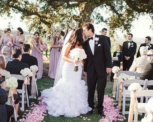 结婚歌曲有哪些 2017 流行的八首结婚歌曲推荐