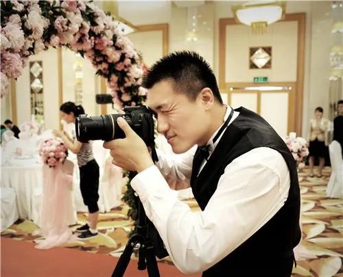 厦门婚礼跟拍要多少钱 婚礼跟拍师的选择技巧
