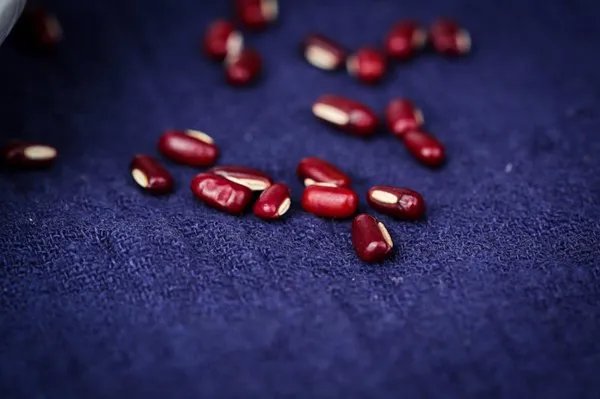 红豆泡久了会有毒吗