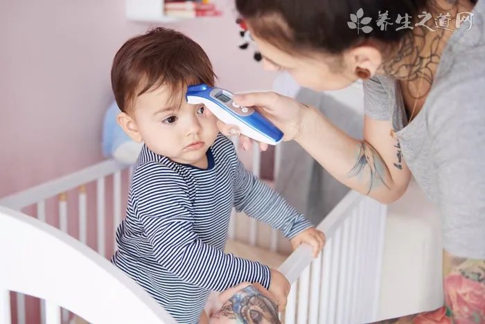 小宝宝发烧怎么办_宝宝发烧吃什么药