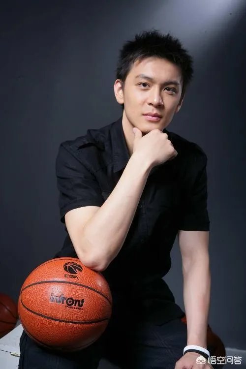 辽篮队长杨鸣正式宣布退役，如何评价杨鸣的职业生涯？