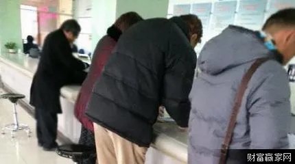 冯绍峰是富二代吗父亲冯月平照片大全 冯绍峰妈妈哪里人图