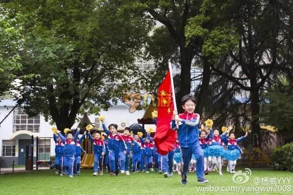 杨威自曝二胎是双胞胎女儿 杨威女儿名字曝光