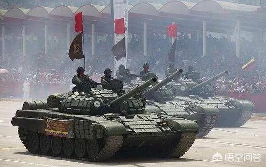 委内瑞拉正在进行军演，它的三军部队各有哪些主打军事装备？