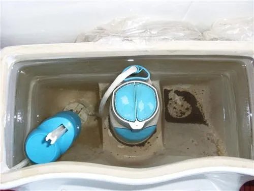 抽水马桶水箱一直流水怎么修