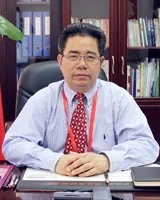 男子日饮半斤酒喝出“河马脖”