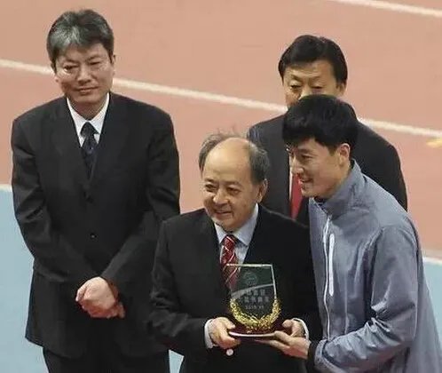 刘翔公开告别演讲词完整版 “翔飞人”三度哽咽道别