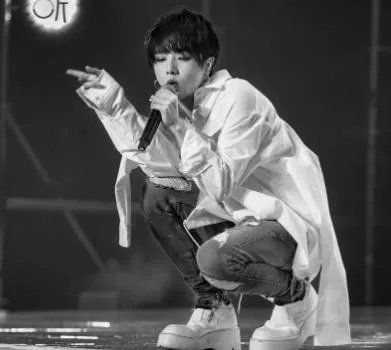 华晨宇邓紫棋分手原因：华晨宇为什么取关何炅