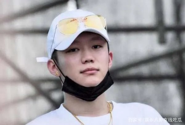 夜宿门过去三年了，Pgone发新歌嘲讽贾乃亮，他和李小璐还在一起吗？