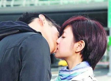 柯震东和陈妍希接吻图片曝光 因《那些年》成为“宅男女神”