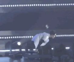 张艺兴差点被砸是怎么回事？