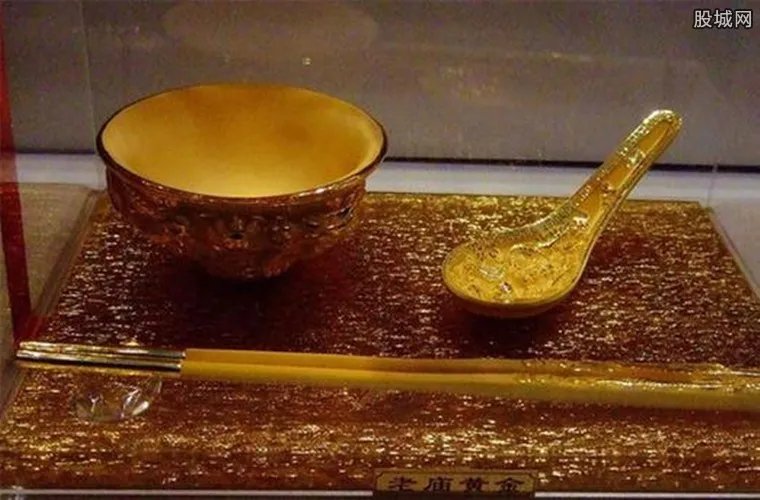 日本奢华黄金饭桌 价值高达1亿日元十分奢侈