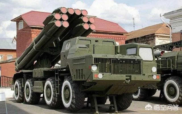 委内瑞拉正在进行军演，它的三军部队各有哪些主打军事装备？