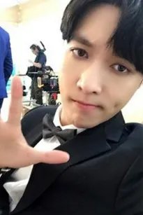 张艺兴差点被砸是怎么回事？