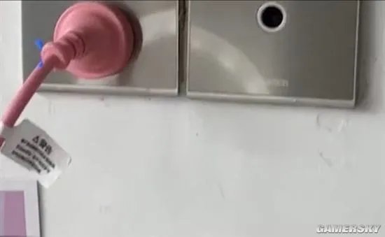 女生租住1年房间发现隐秘摄像头 警方已开始调查