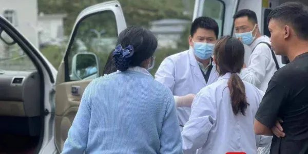 四川泸定地震后，首个“地震宝宝”平安降生，如何帮受灾人群做心理疏导？