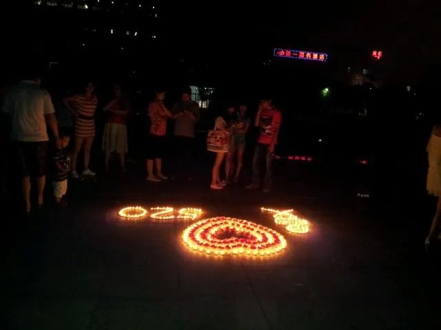 你怎么看待男生在女生宿舍楼下摆蜡烛的告白方式？