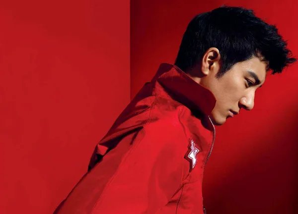 周杰伦凌晨取关王力宏，此举有何深意？