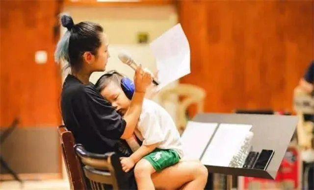 还原何洁离婚官司始末，何洁说孩子我来养，你怎么看？