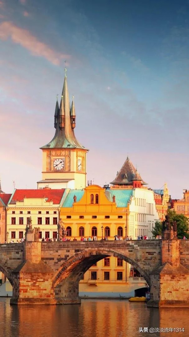 疫情在美国爆发，特朗普却在白宫发布会上强调：美国人民应尽快复工，对此，你怎么看？