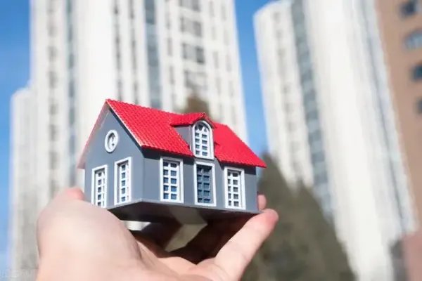 农民日报评多地鼓励农民进城买房：不能不算后路账！农民进城买房划算吗？