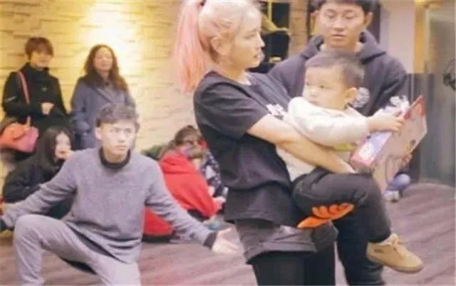 还原何洁离婚官司始末，何洁说孩子我来养，你怎么看？