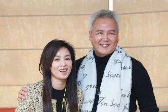 张庭夫妇社交平台被禁言，为何不给他们为己辩驳的机会？