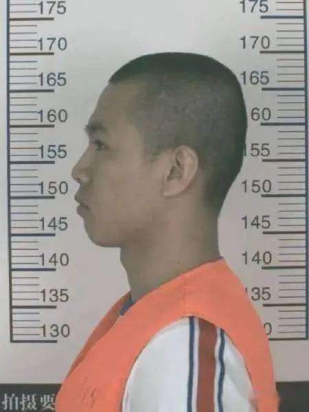 对于在逃的通辽市嫌犯张立东,警方做出了什么提示?