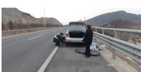 近日有司机在哪条高速公路上解手丧命？