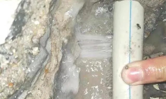 家里埋在地下的水管漏水怎么办